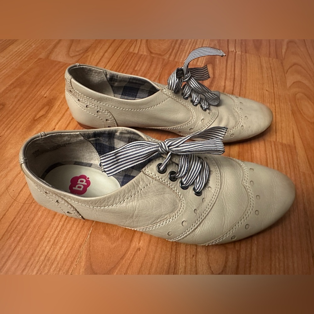bp Women’s Ribbon Tie Leather Shoes